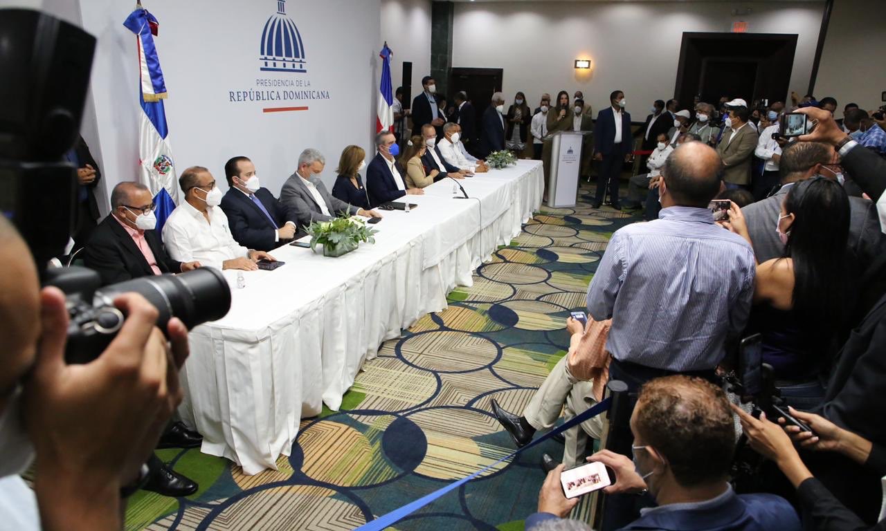 Abinader anuncia programa de viviendas para Santiago y otras obras