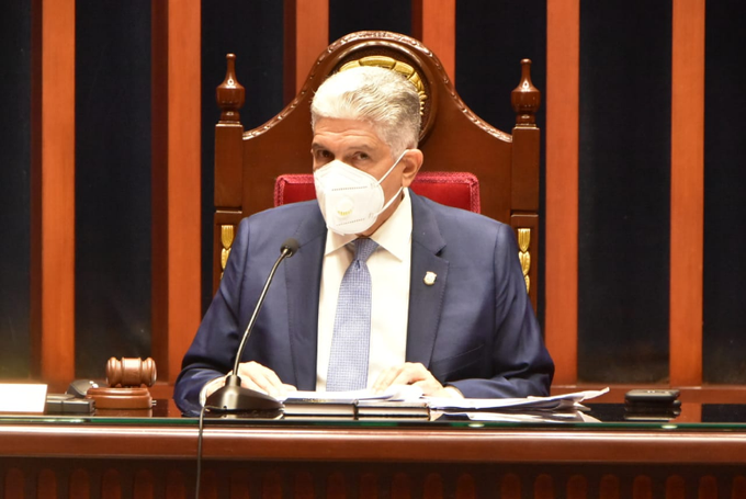 Presidente del Senado y su esposa positivos al COVID-19