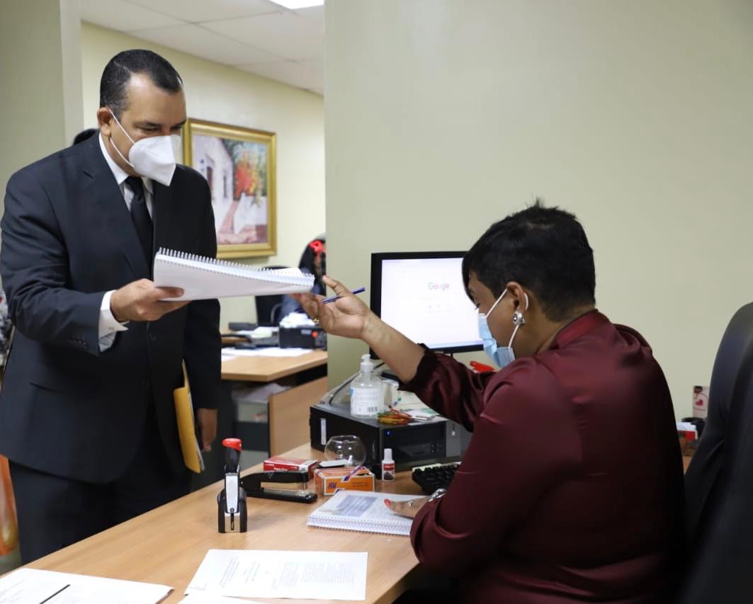 Presidente del TSE se inscribe como candidato para dirigir Junta Central Electoral