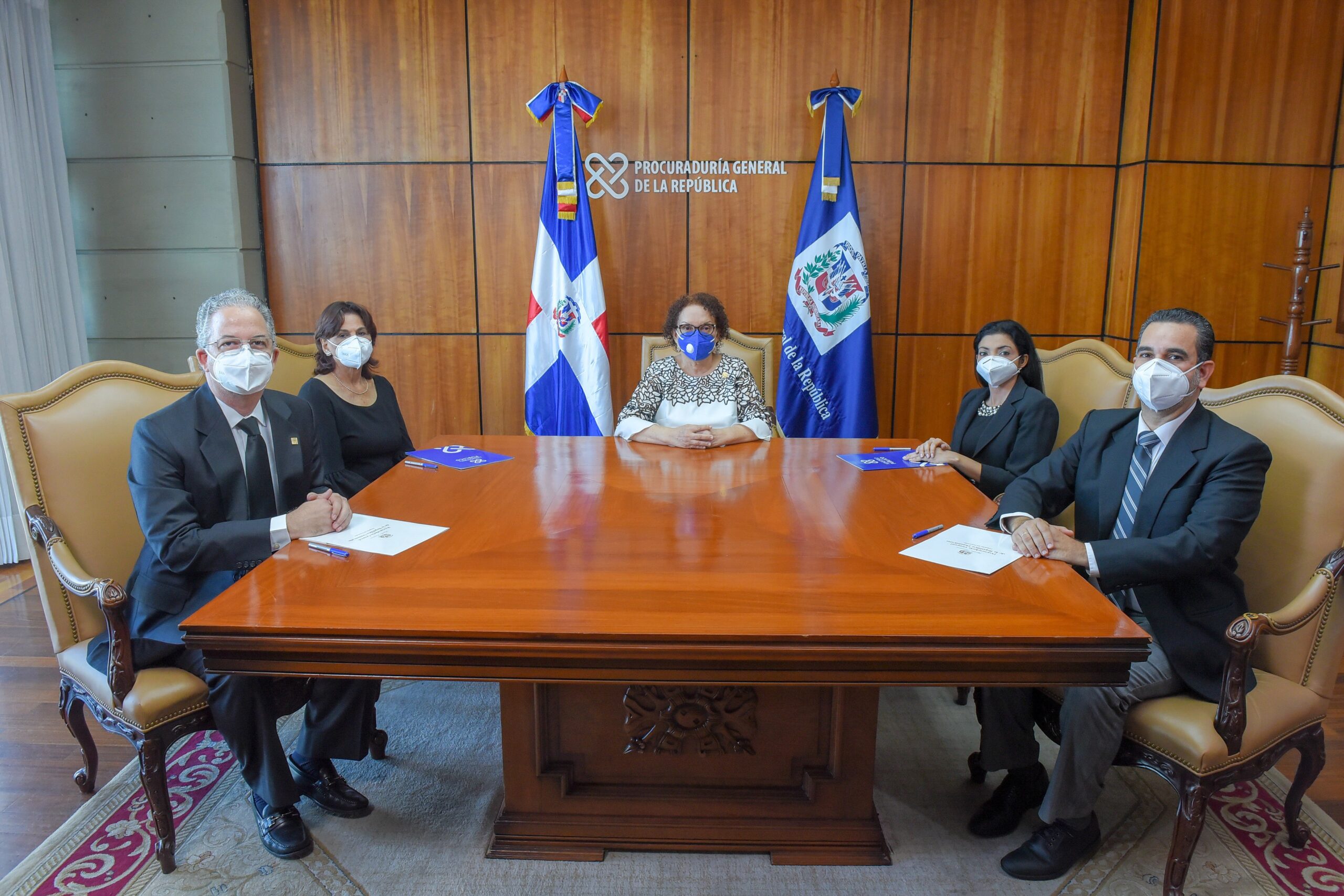 Solicitan a Fiscalía entregar a Procuraduría General 6 querellas por corrupción contra Gonzalo