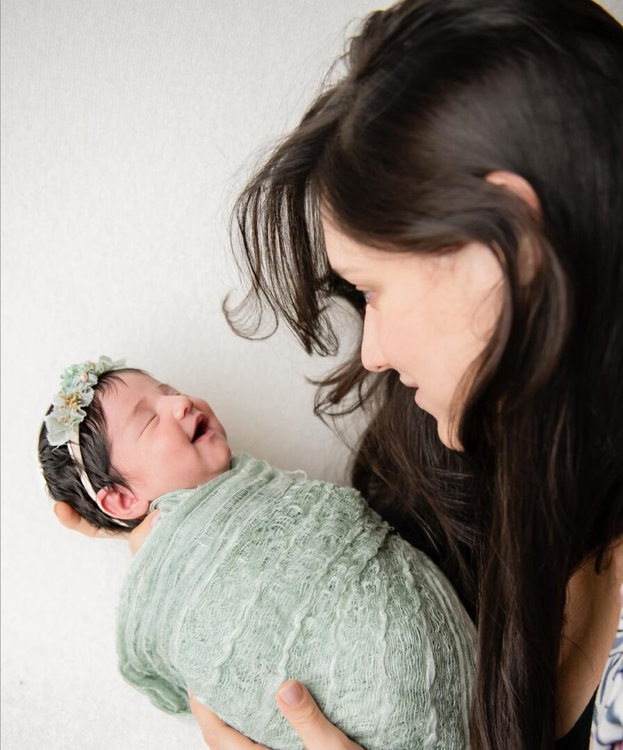 Amelia Vega muestra las primeras imágenes de su bebe recién nacida Baby Nova, Febrero 2021