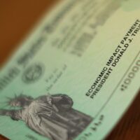 Más miembros de tu familia podrían calificar para recibir el tercer cheque de estímulo