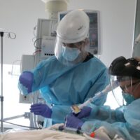 Una mujer muere por covid tras recibir un trasplante de pulmones de donante infectada