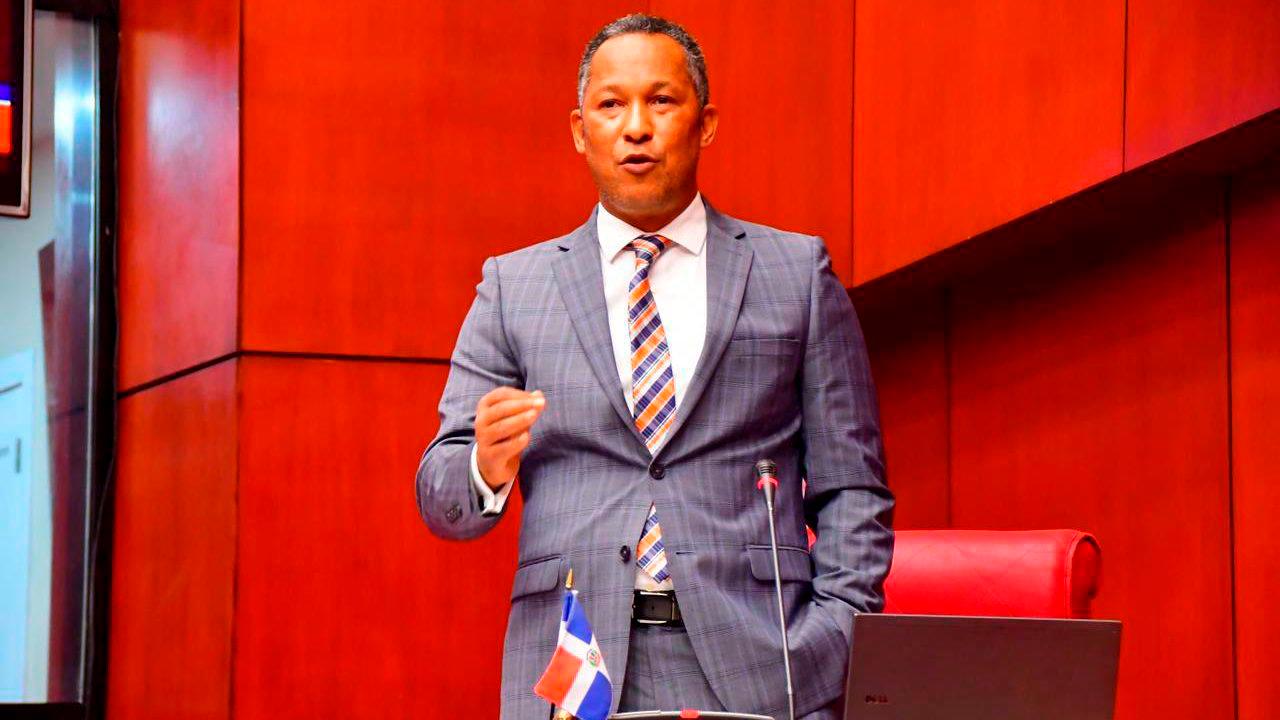 Senador Dionis Sánchez pide mencionar legisladores que aprobaron contrato «peaje sombra»