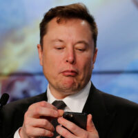 Elon Musk sobre los graduados de MBA: “Podrían destacar en PowerPoint, pero no saben cómo funcionan las cosas”