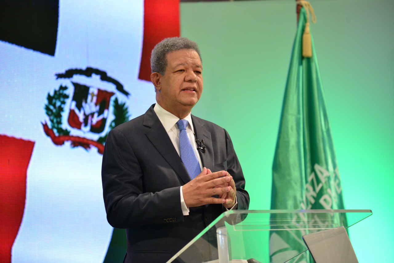 Leonel: Alza de combustibles se producen por factores que se salen de las manos