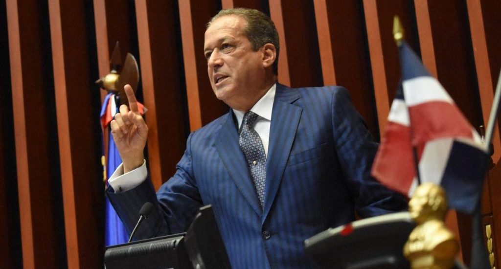 Reinaldo Pared pide no inmiscuir a su esposa en sus mensajes de Twitter