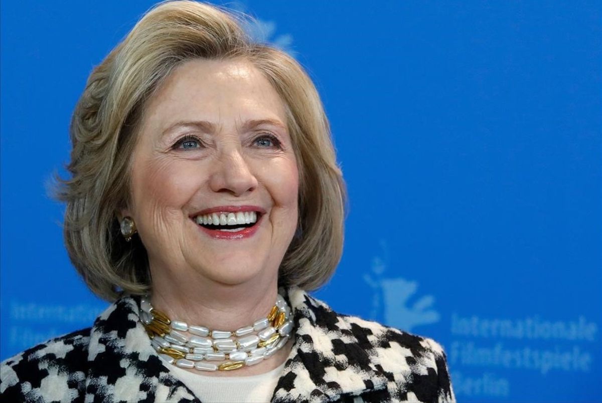 Hillary Clinton colabora en una novela de suspense sobre un mundo en caos