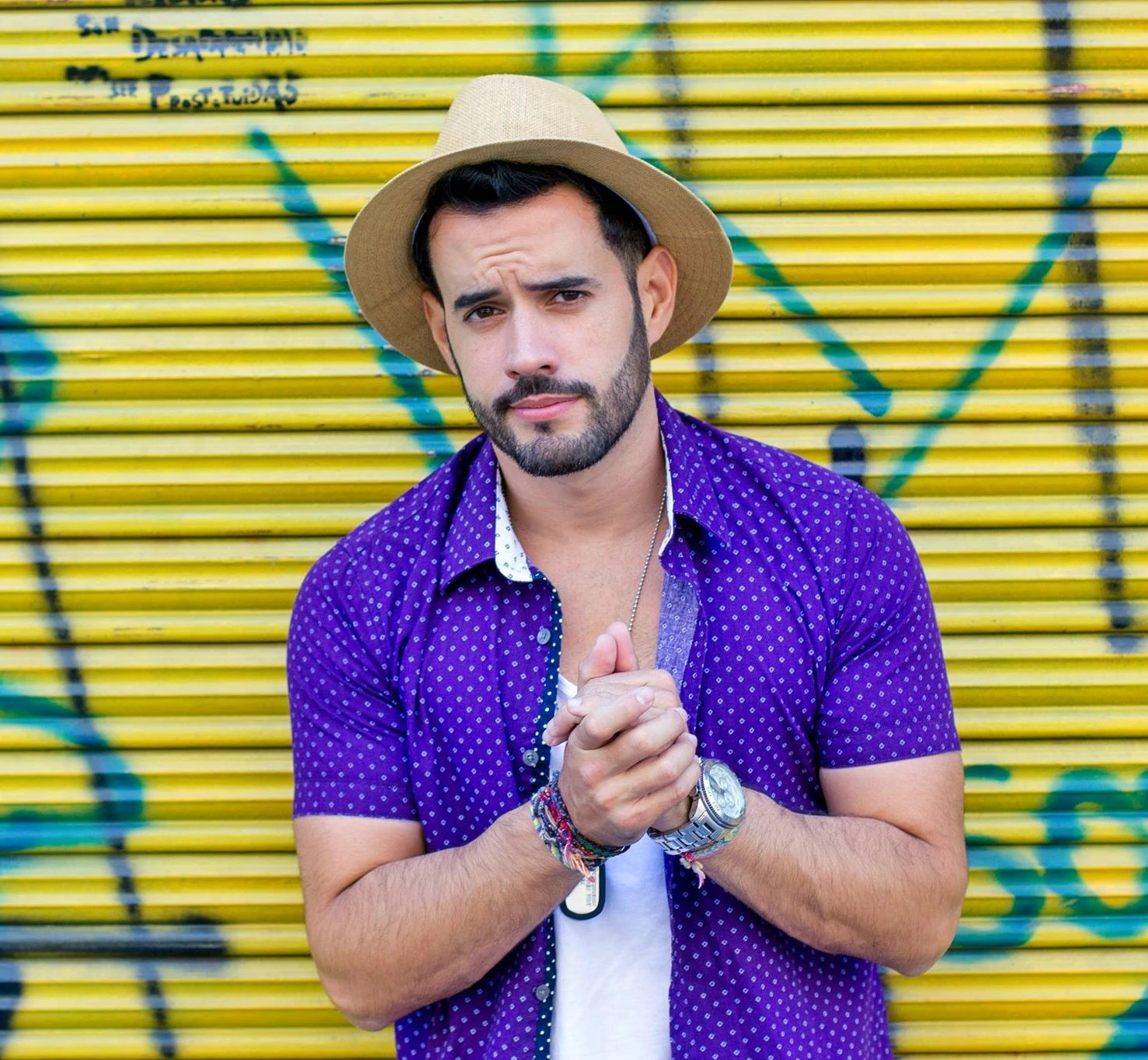 Manny Cruz pide oración para su esposa que será intervenida de emergencia para dar a luz