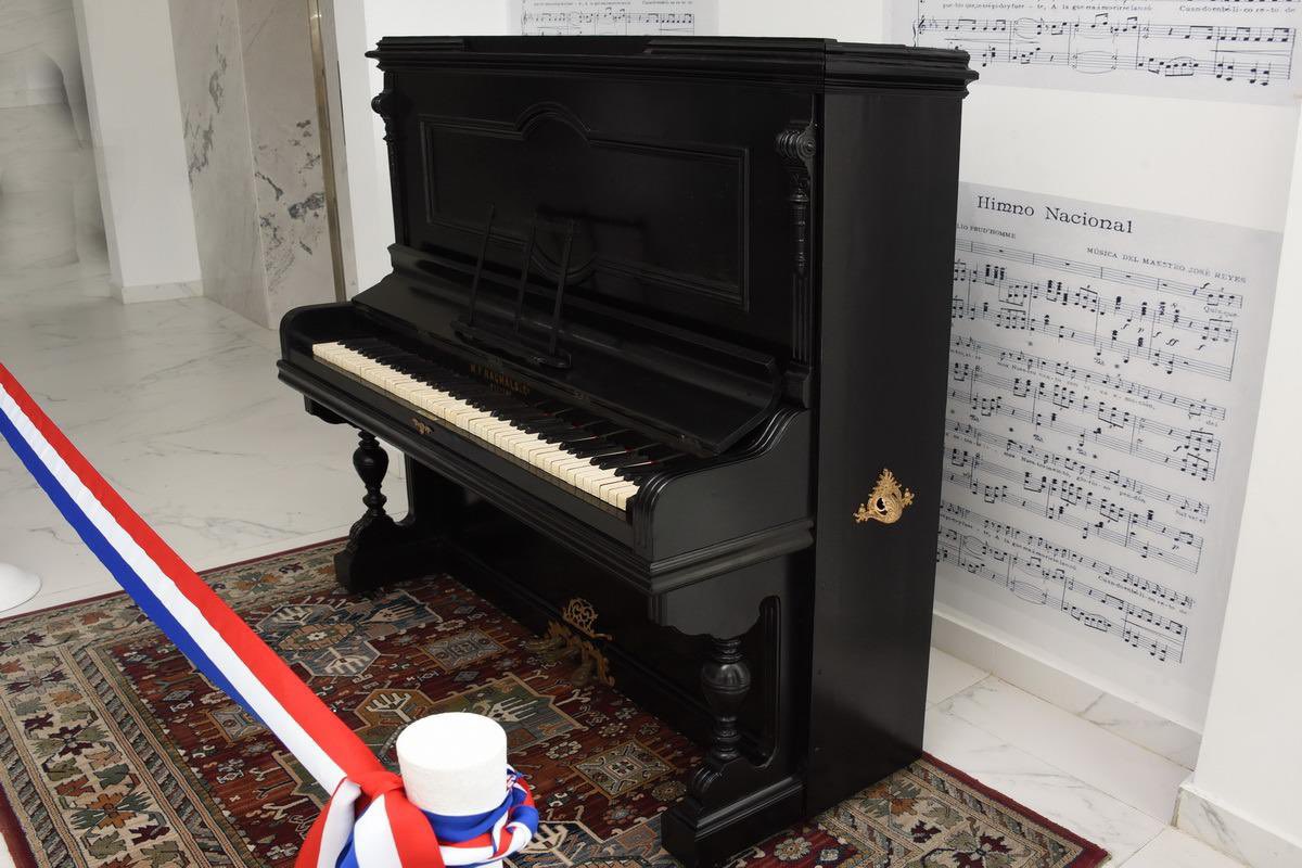 Piano en el que se tocó por primera vez el Himno Nacional hoy luce restaurado