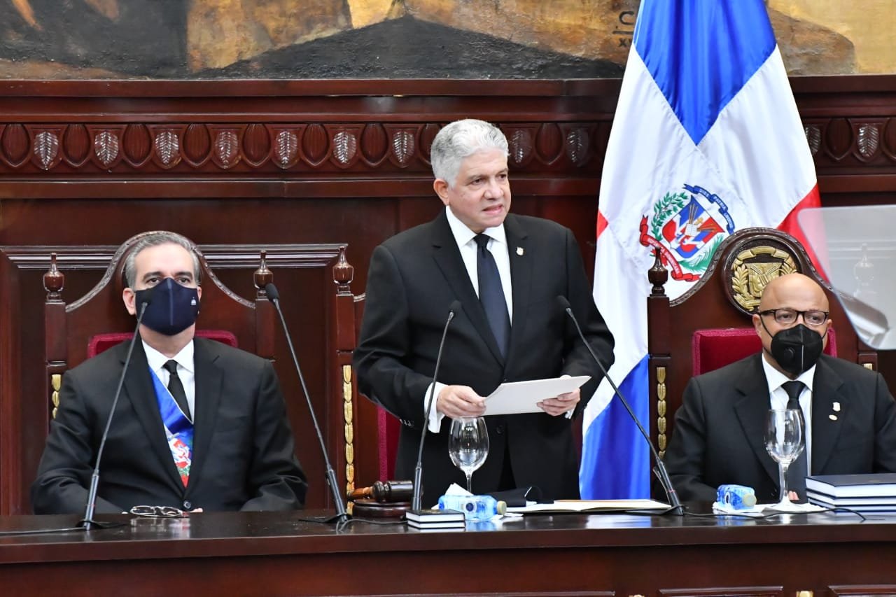 Eduardo Estrella recomienda a funcionarios «encumbrados» tener la humildad y sensibilidad de pareja presidencial
