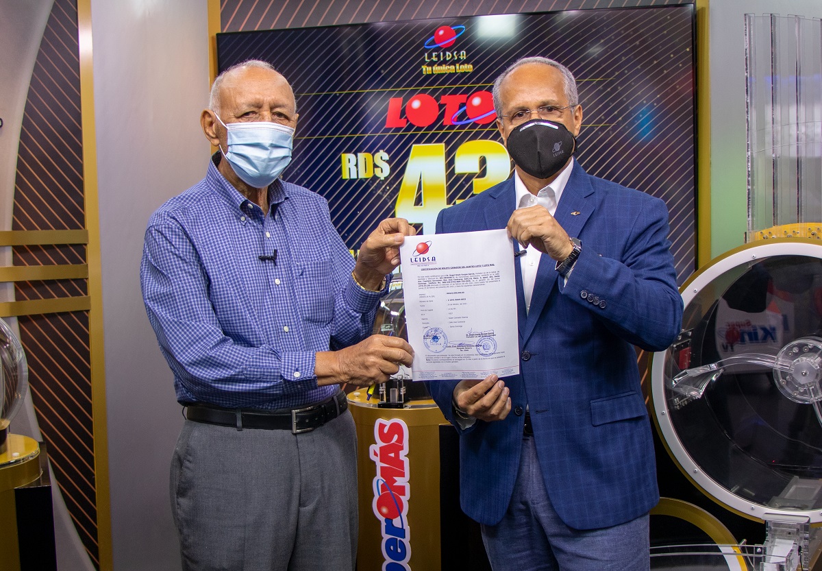 Se presenta ganador de los 43 millones del Loto