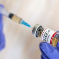 CMD solicita definir si vacuna se aplicará a mayores de 65 años