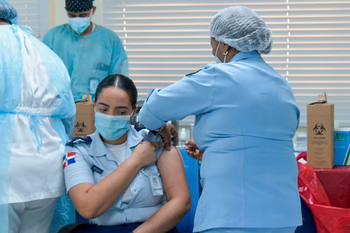 Casos en los que las personas no deben vacunarse contra el coronavirus