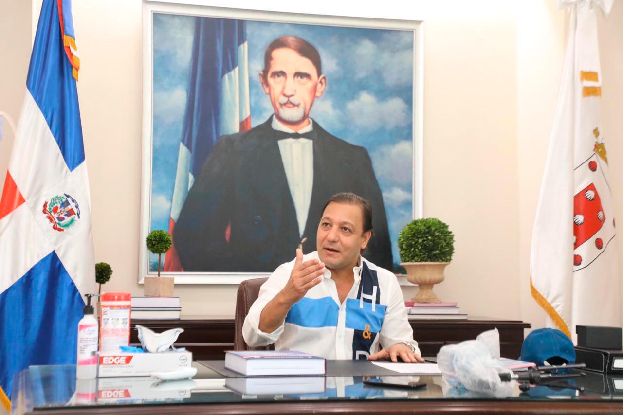 El alcalde de Santiago está de acuerdo en que se eleve una estructura física o tecnológica en la frontera con Haití
