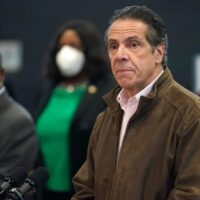 Abren juicio político contra el gobernador de Nueva York por acusaciones de acoso sexual y mal manejo de la pandemia