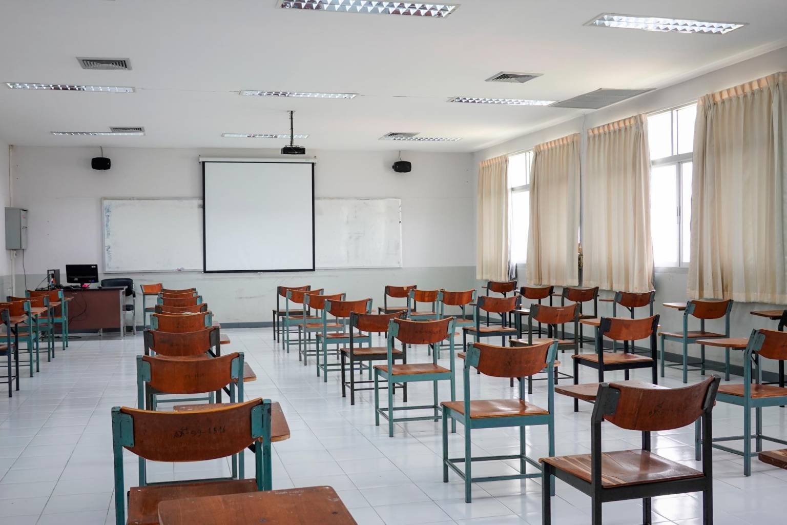 Más de 500 escuelas necesitan reparaciones para clases presenciales