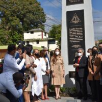 CMD y Alcaldía DN inauguran monumento en honor a médicos caídos por Covid-19