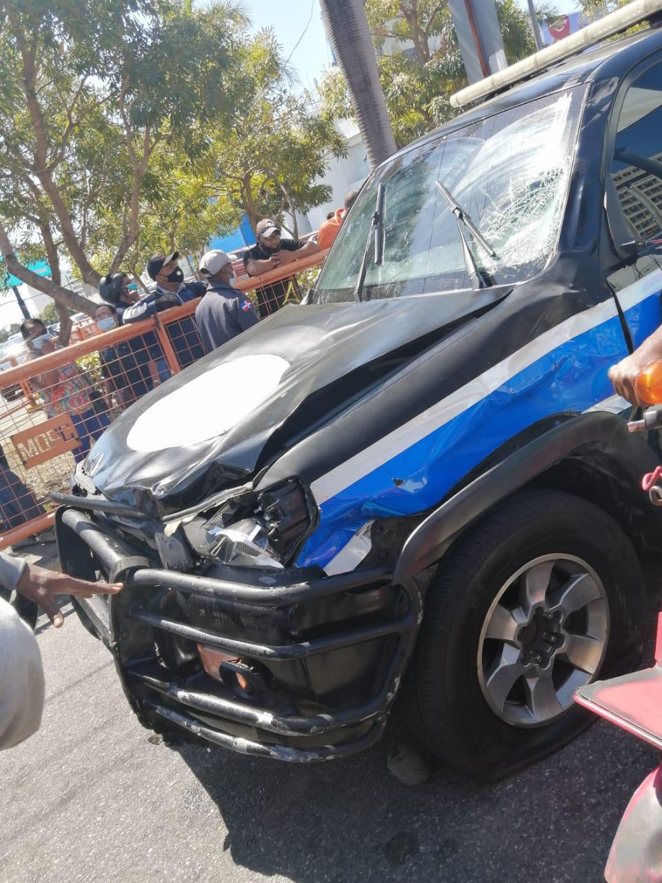 Choque entre vehículo de la escolta de la vicepresidenta y motocicleta deja un muerto y un herido