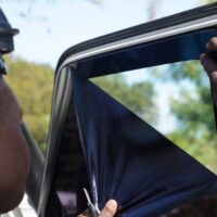 Haití prohibió tintado en los cristales de los vehículos