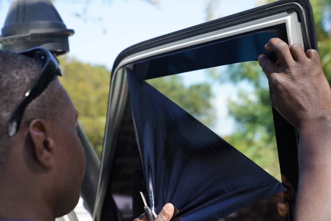 Haití prohibió tintado en los cristales de los vehículos