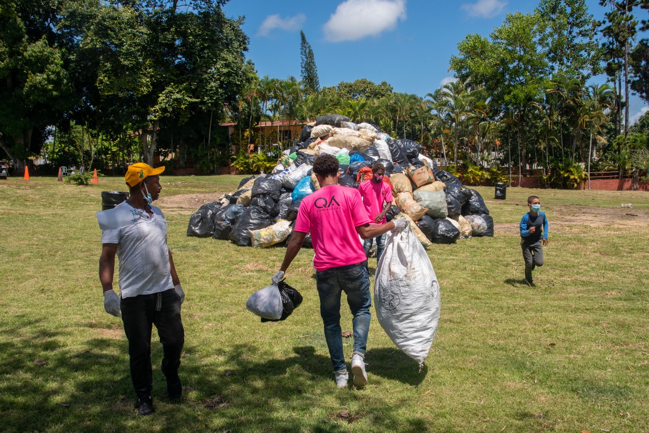 En Jarabacoa cambian plásticos por juguetes y fomentan el reciclaje