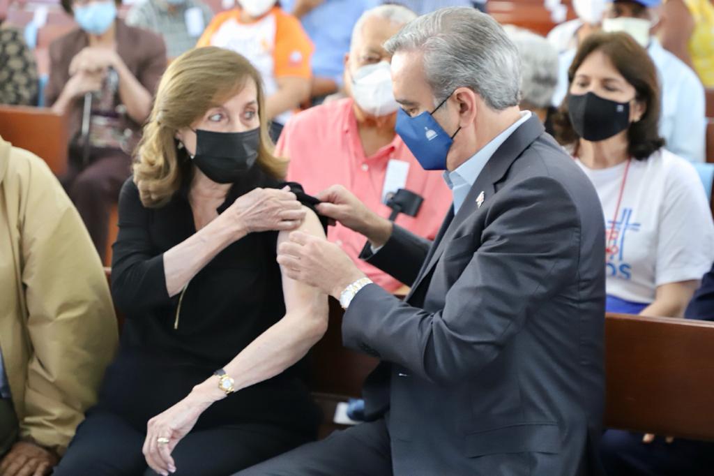 Dice el 17 de este mes los mayores de 70 estarán vacunados