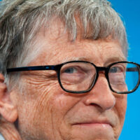 Bill Gates pronostica сuándo podremos volver a viajar por todo el mundo