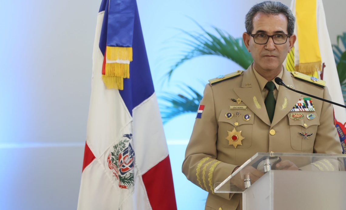 Altos cargos del Gobierno discuten cómo combatir las invasiones de terrenos
