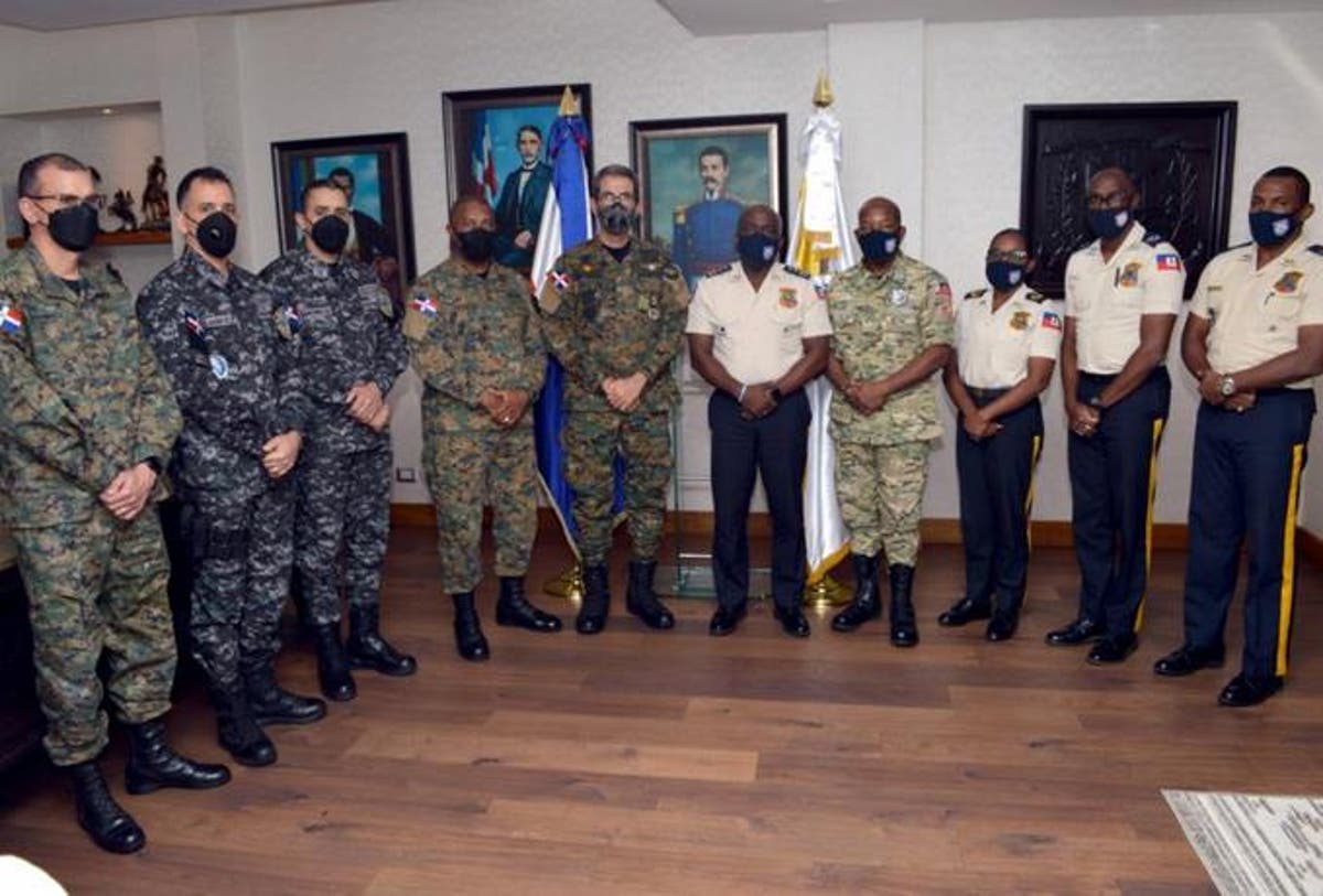 Ministro de Defensa se reúne con jefe de Policía y otros oficiales de Haití