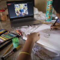 Niño venezolano vende dibujos en Twitter para comprar comida