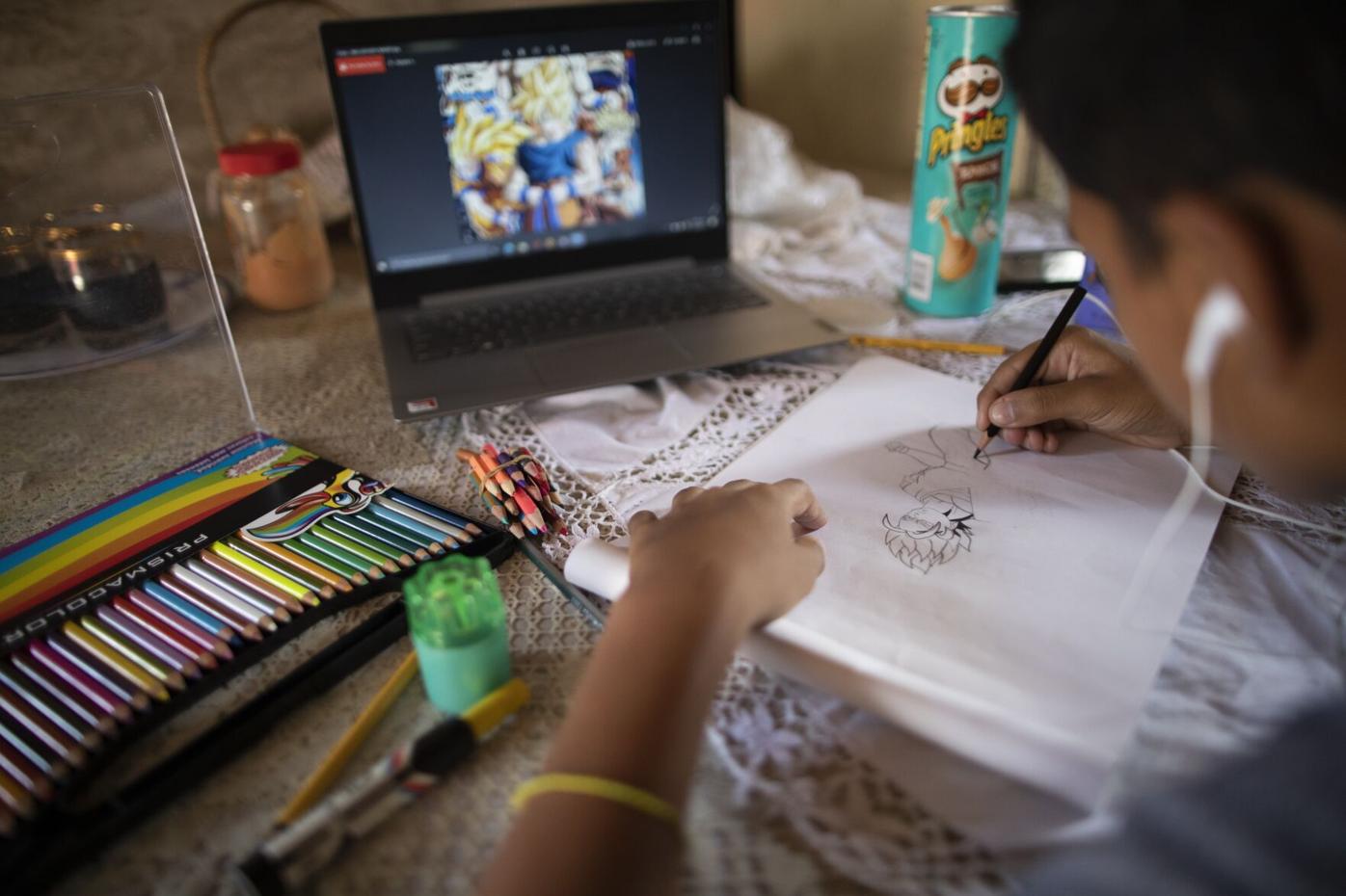 Niño venezolano vende dibujos en Twitter para comprar comida