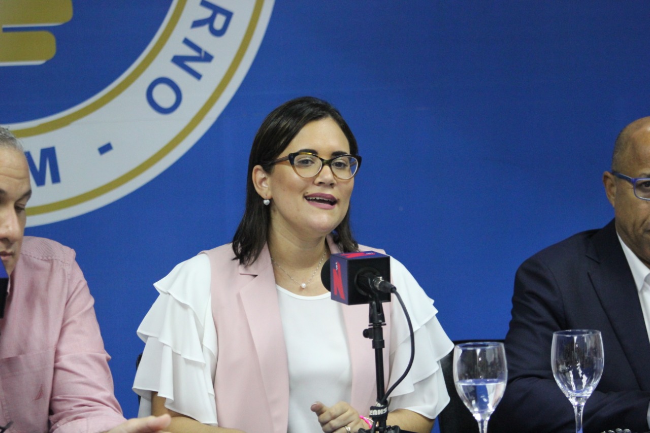 Elizabeth Mateo: «firma del presidente y Vin Diesel me emociona, era la visión que tenía mi papá»