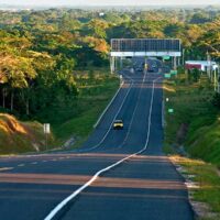 Autopista de Samaná opera con proyección ficticia de tráfico vehicular