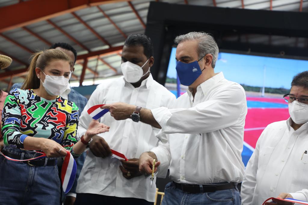 Presidente reinaugura el Club Deportivo y Cultural San Lázaro