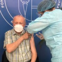 Rafael Alburquerque se vacuna contra el Covid-19