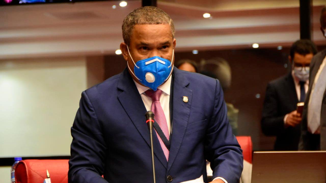 Héctor Acosta y otros senadores firman documento a favor de la vida