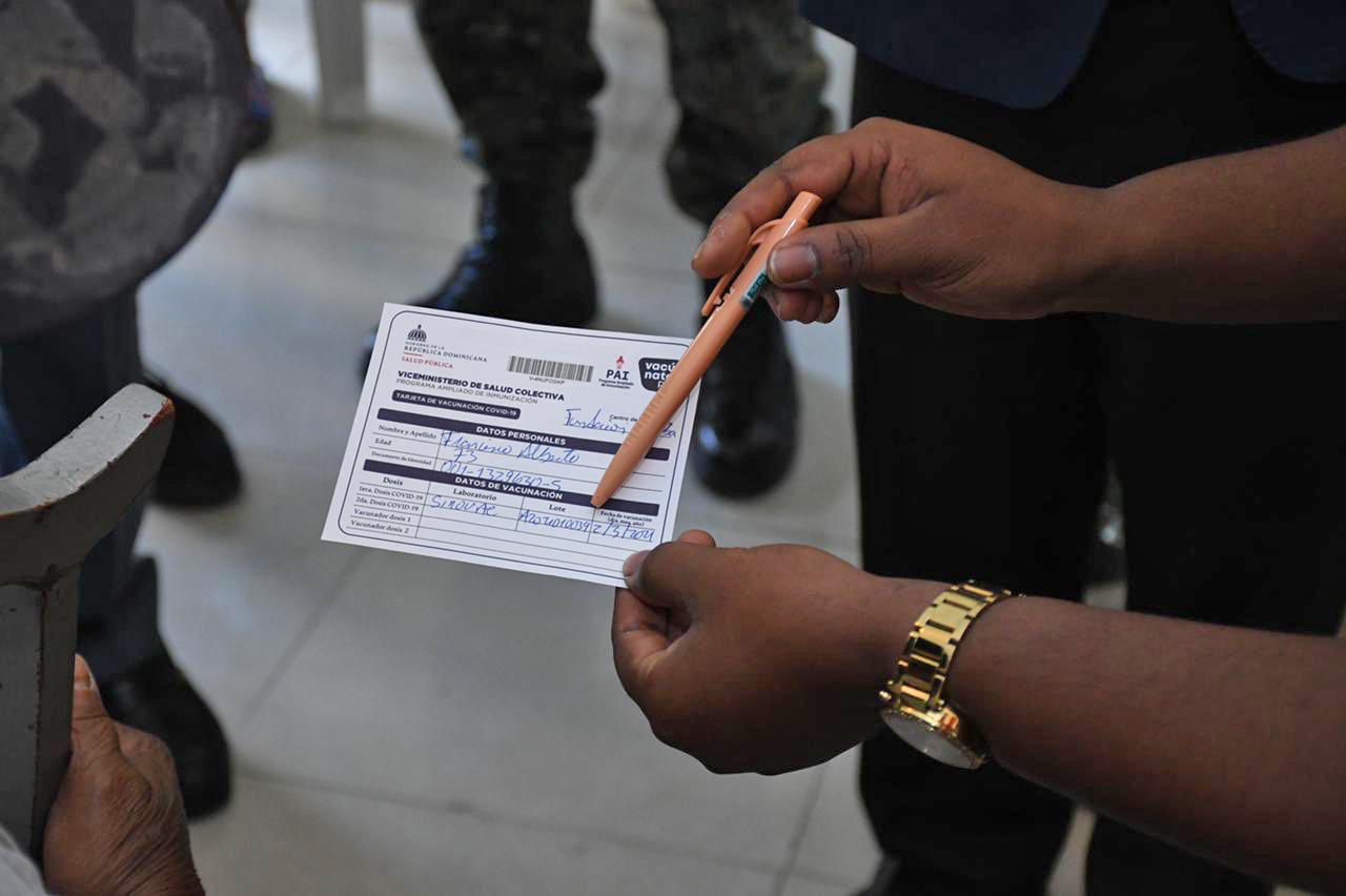 RD se acerca al medio millón de personas vacunadas contra el Covid-19