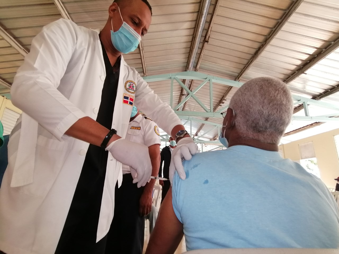 República Dominicana ocupa el tercer lugar en lograr que vacunados superen casos registrados covid