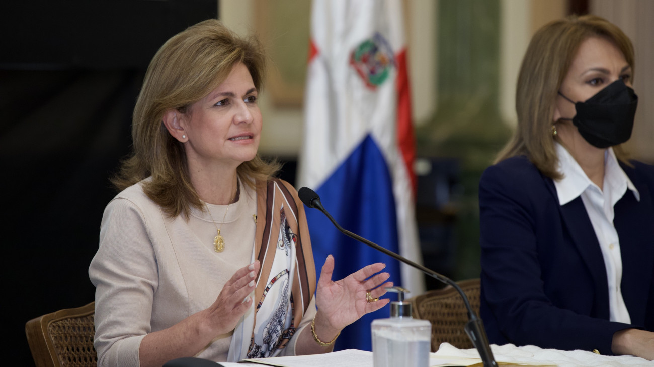 La vacunación será por cita a partir de mañana, dice la Vicepresidenta