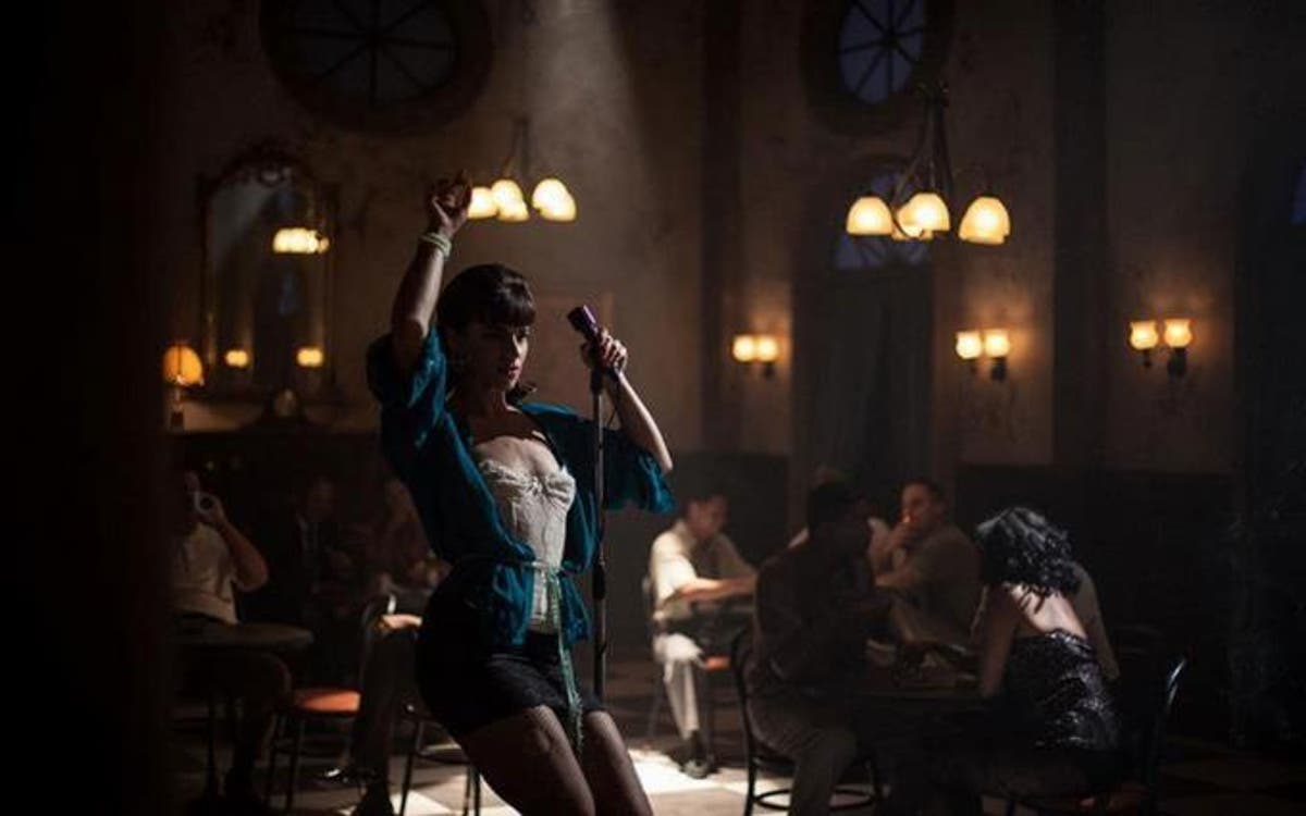 Así es la trama de “Hotel Coppelia”, la película de José María Cabral y Nashla Bogaert