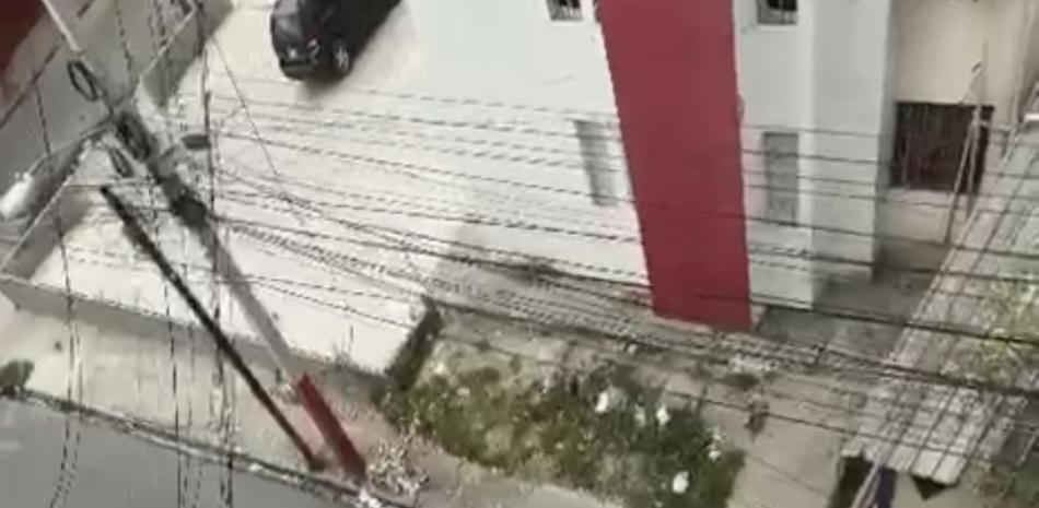 Estudiante resulta herida tras caer desde un cuarto piso en Santiago Oeste