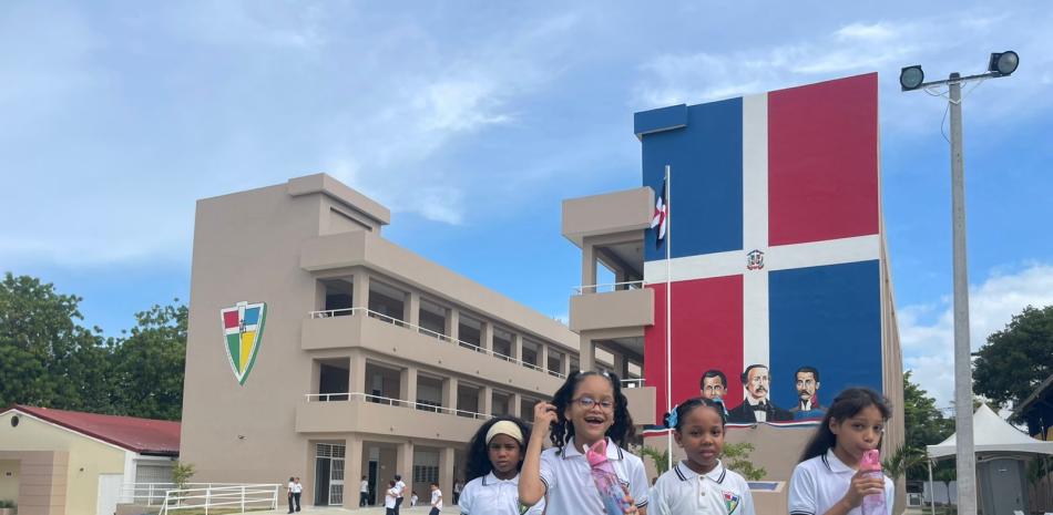 Garantizan suministro de leche en escuelas de Santiago con cambio a UHT