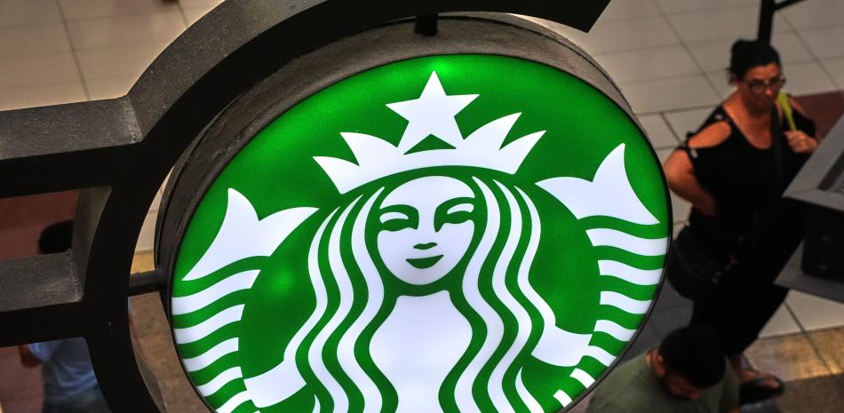 Starbucks cerrará 250 tiendas en varias zonas de Norteamerica