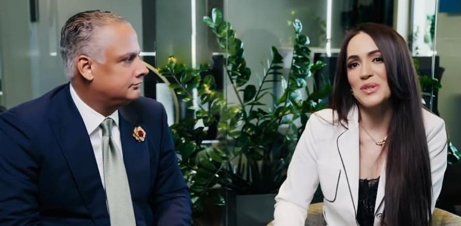 Abogado de Karen Yapoort da 48 horas para borrar difamaciones en plataformas digitales