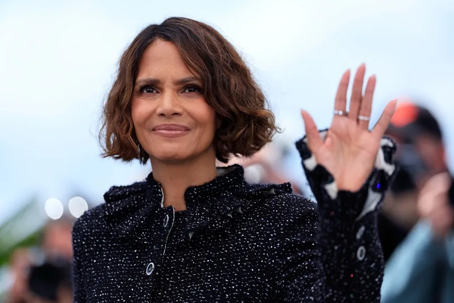 Acusan a Halle Berry de abusos físicos a su hijo y le dictan orden de alejamiento