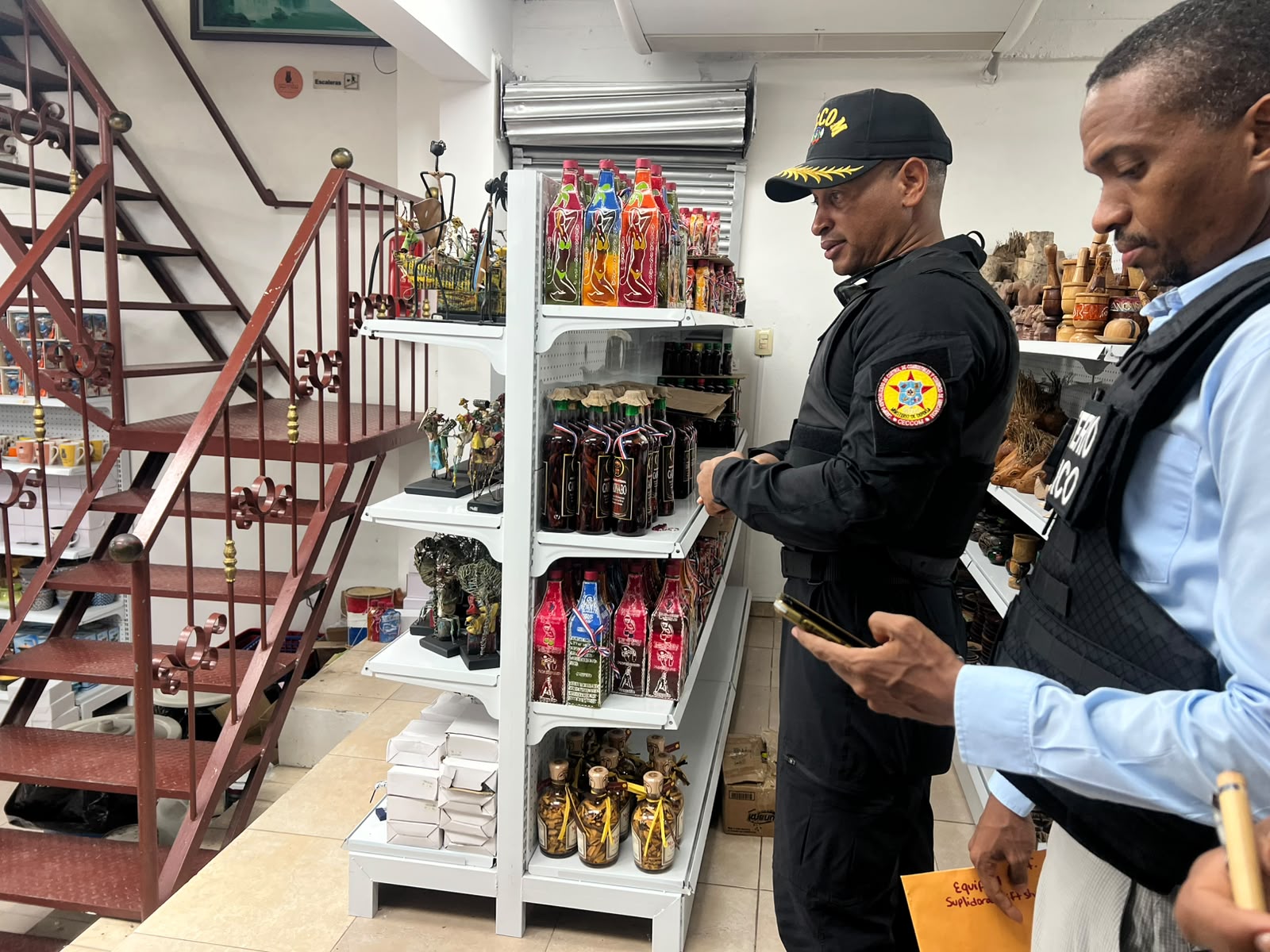 Incautan más de 86 mil productos de contrabando en comercios de Higüey