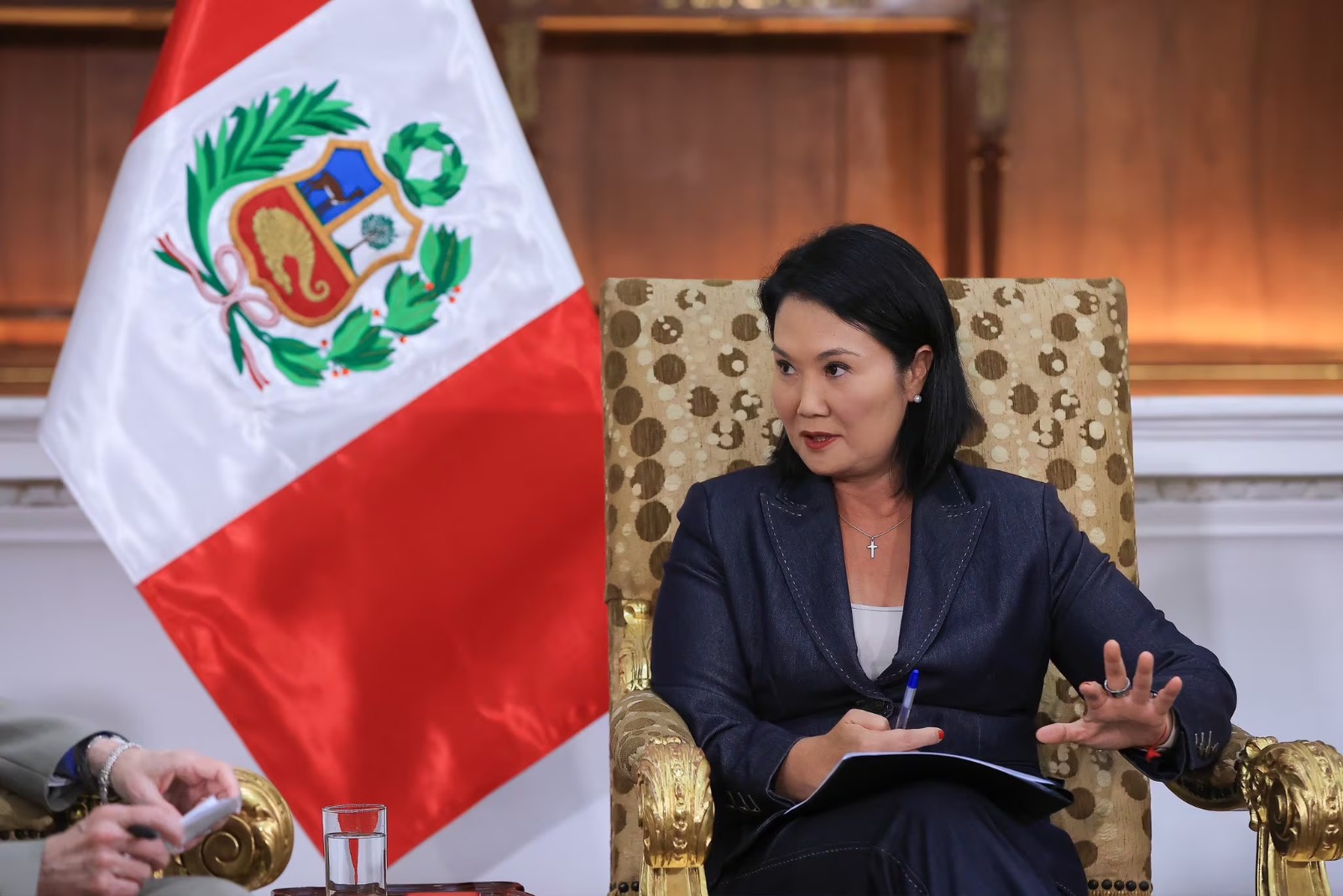 Perú propone prohibir el maquillaje y exigir cabello corto en las escuelas públicas
